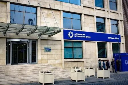 Beynəlxalq Bank bu şöbələrini - YENİLƏDİ - FOTO