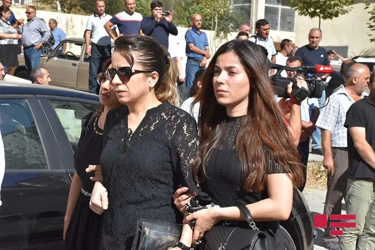 Polkovnik-leytenant Rəşad Atakişiyevin cənazəsi II Fəxri Xiyabana - YOLA SALINDI - FOTO - VİDEO - YENİLƏNİB - 3
