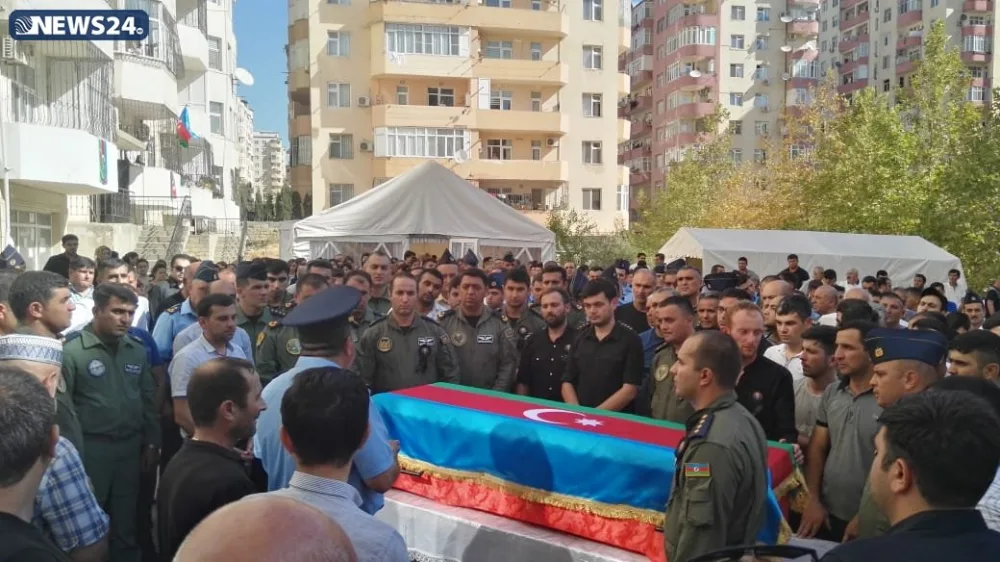 Polkovnik-leytenant Rəşad Atakişiyevin cənazəsi II Fəxri Xiyabana - YOLA SALINDI - FOTO - VİDEO - YENİLƏNİB - 3