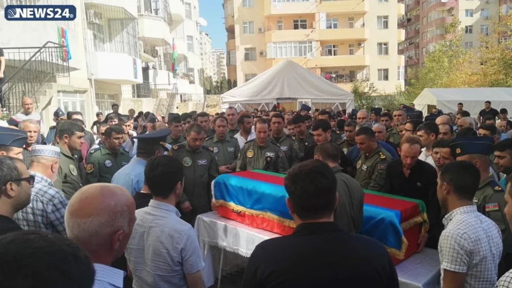 Polkovnik-leytenant Rəşad Atakişiyevin cənazəsi II Fəxri Xiyabana - YOLA SALINDI - FOTO - VİDEO - YENİLƏNİB - 3
