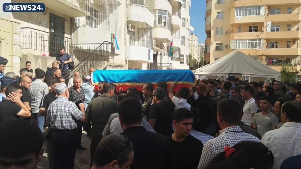 Polkovnik-leytenant Rəşad Atakişiyevin cənazəsi II Fəxri Xiyabana - YOLA SALINDI - FOTO - VİDEO - YENİLƏNİB - 3