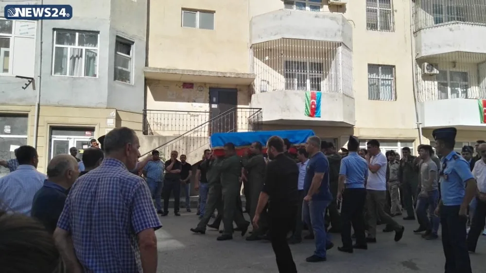 Polkovnik-leytenant Rəşad Atakişiyevin cənazəsi II Fəxri Xiyabana - YOLA SALINDI - FOTO - VİDEO - YENİLƏNİB - 3