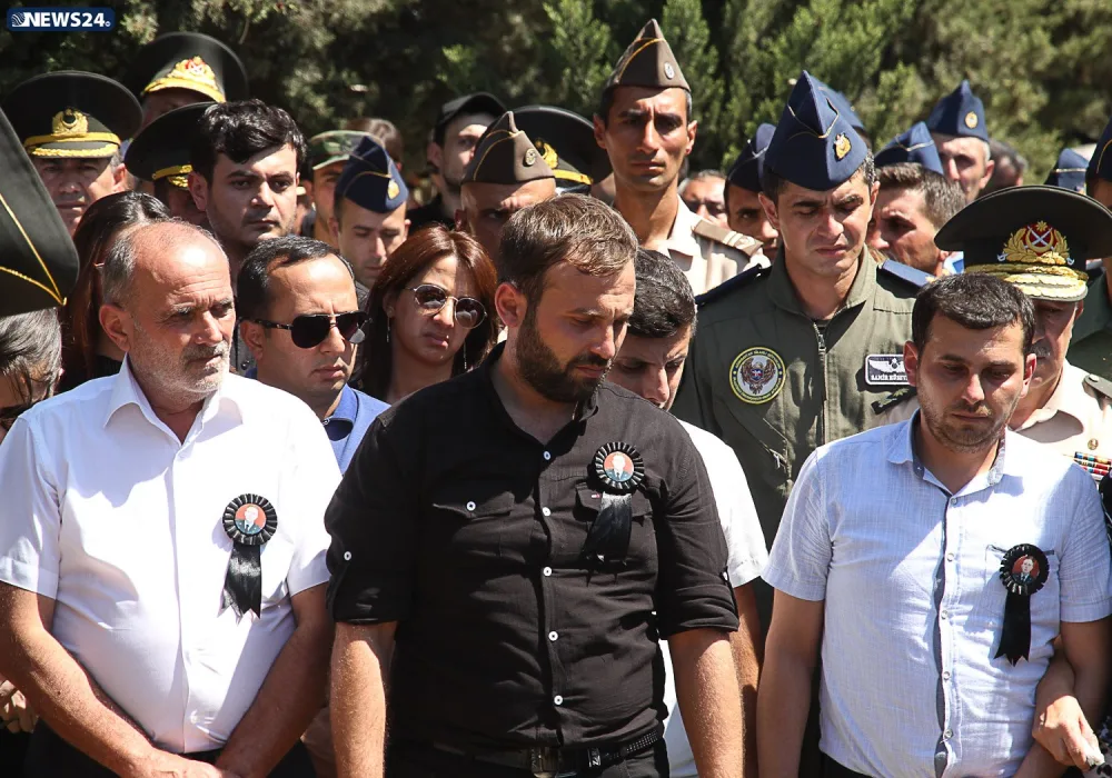 Polkovnik-leytenant Rəşad Atakişiyevin cənazəsi II Fəxri Xiyabana - YOLA SALINDI - FOTO - VİDEO - YENİLƏNİB - 3