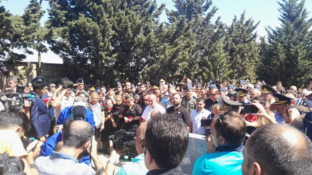 Hərbi pilot Rəşad Atakişiyev Azərbaycan Himninin sədaları altında - DƏFN EDİLDİ - YENİLƏNİB- FOTO - VİDEO