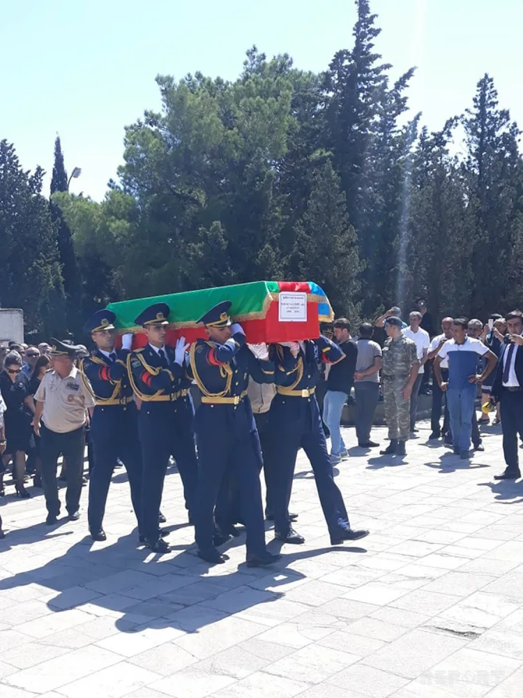 Hərbi pilot Rəşad Atakişiyev Azərbaycan Himninin sədaları altında - DƏFN EDİLDİ - YENİLƏNİB- FOTO - VİDEO
