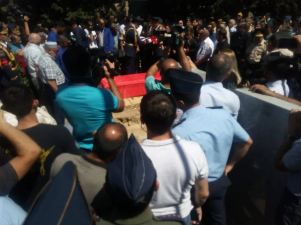 Rəşad Atakişiyevlə vida mərasimində - Nazir müavini və icra başçısı göz yaşlarını saxlaya bilmədi - FOTO
