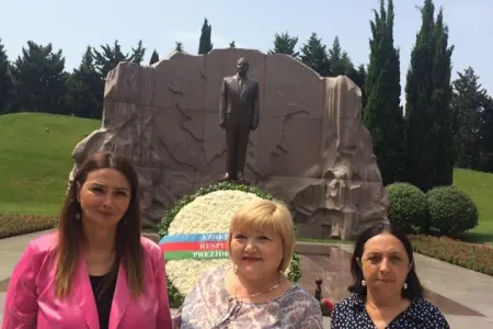 Qənirə Paşayeva “Başqurdistan qızları” jurnalının baş redakotoru ilə - GÖRÜŞDÜ