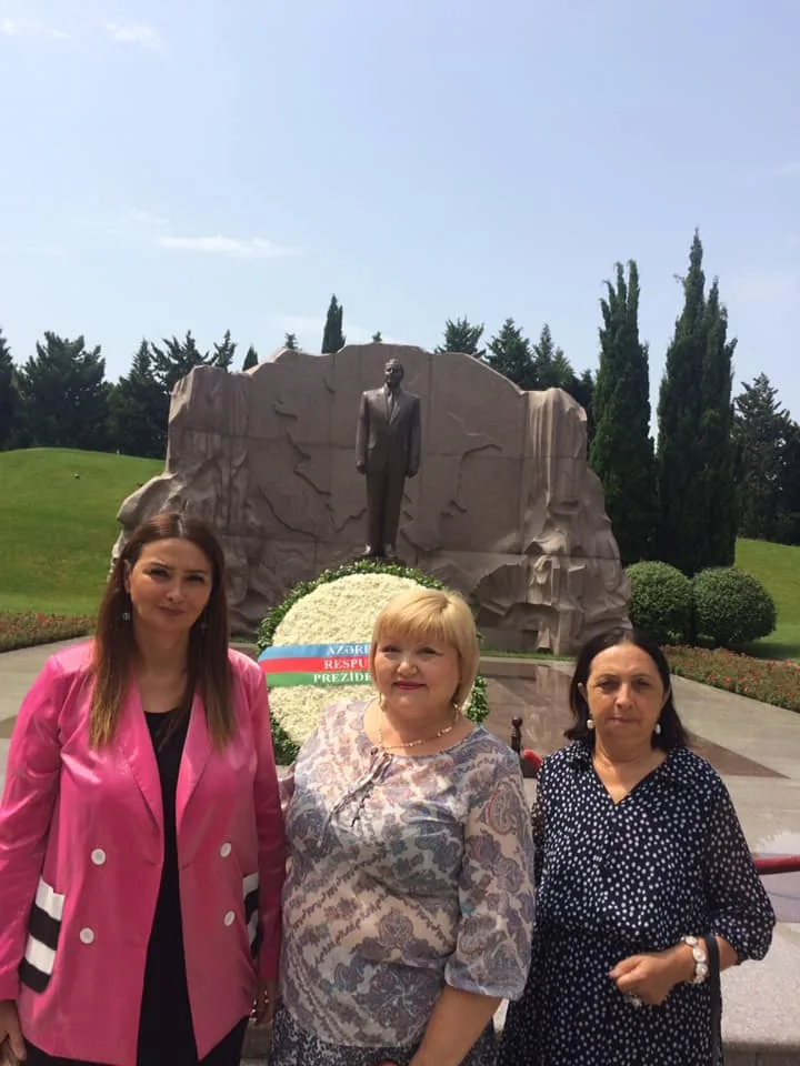 Qənirə Paşayeva “Başqurdistan qızları” jurnalının baş redakotoru ilə - GÖRÜŞDÜ