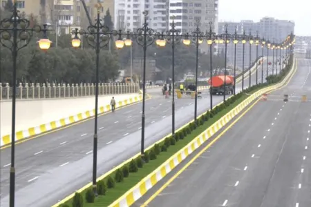 Gündüzlər mərkəzi yollarda işıqlar söndürülmür - Səbəbi "Azərişıq" açıqladı