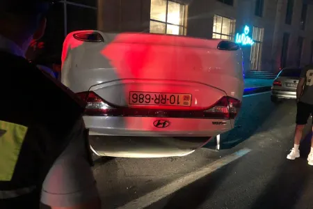 İçkili sürücü maşını aşırdı, sonra insanlara hücum etdi