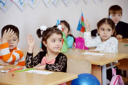 Şagirdlərin elektron yerdəyişməsi ilə bağlı suallara cavab verildi- - Təhsil Nazirliyi