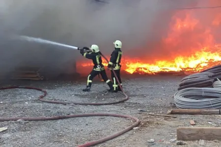 Taxta bazarında yanğın - SÖNDÜRÜLDÜ - FOTOLAR - VİDEO - YENİLƏNİB - 3