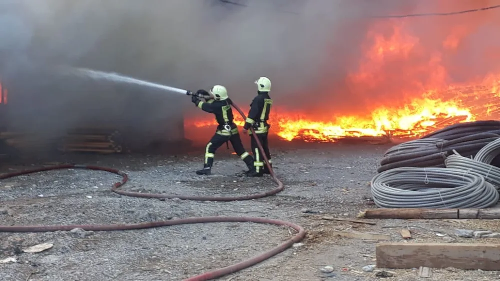 Taxta bazarında yanğın - SÖNDÜRÜLDÜ - FOTOLAR - VİDEO - YENİLƏNİB - 3