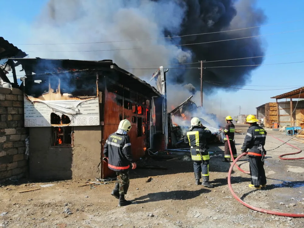Taxta bazarında yanğın - SÖNDÜRÜLDÜ - FOTOLAR - VİDEO - YENİLƏNİB - 3