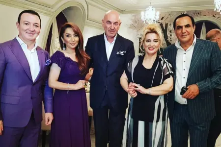 Manaf Ağayev nəvəsi üçün vur-çatlasın etdi, əl qaldırıb oynadı - FOTO-VİDEO