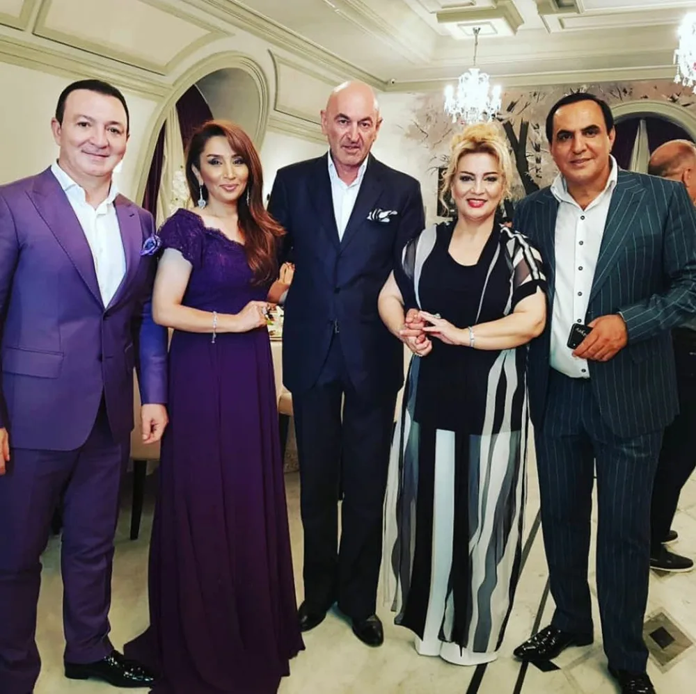 Manaf Ağayev nəvəsi üçün vur-çatlasın etdi, əl qaldırıb oynadı - FOTO-VİDEO