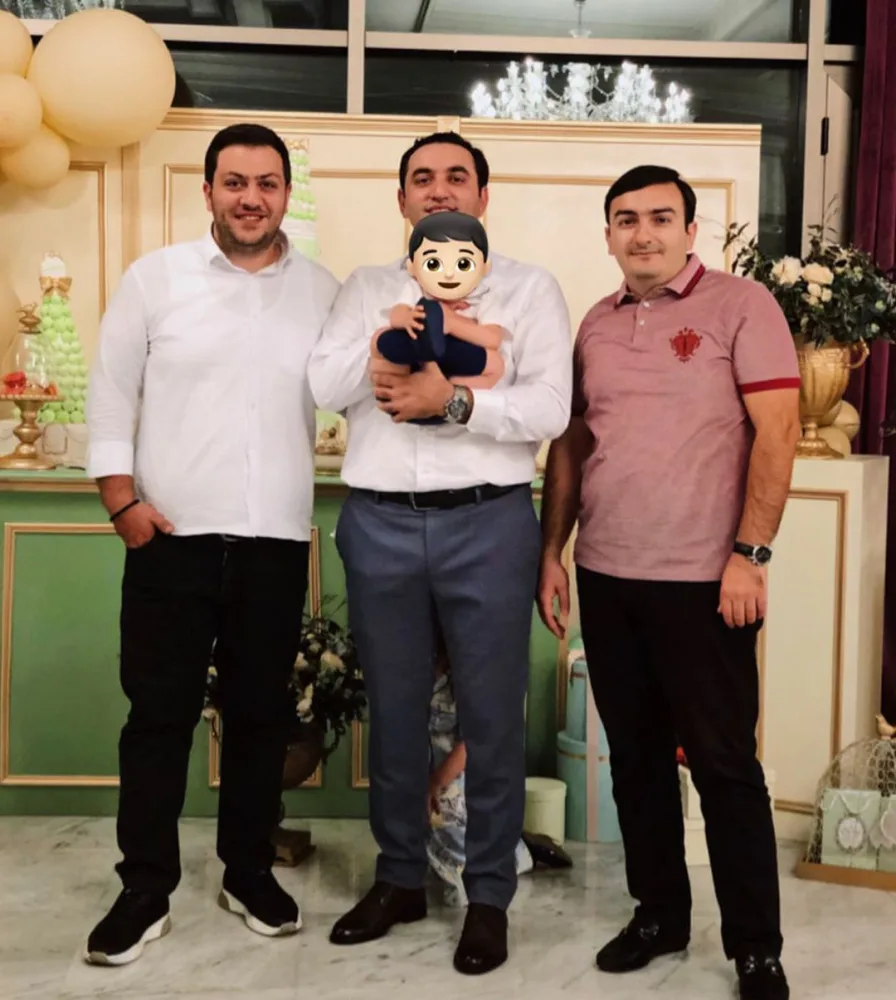 Manaf Ağayev nəvəsi üçün vur-çatlasın etdi, əl qaldırıb oynadı - FOTO-VİDEO