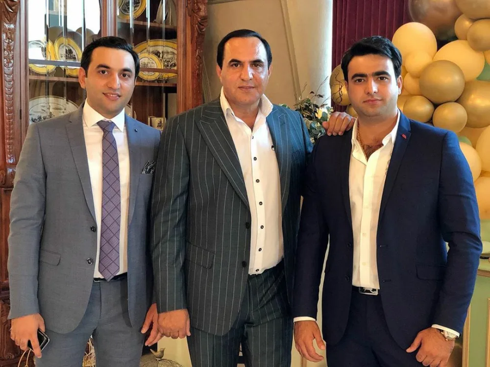 Manaf Ağayev nəvəsi üçün vur-çatlasın etdi, əl qaldırıb oynadı - FOTO-VİDEO