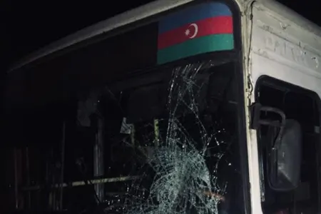 Bakıda sərnişin avtobusu üç piyadanı vurdu, biri öldü