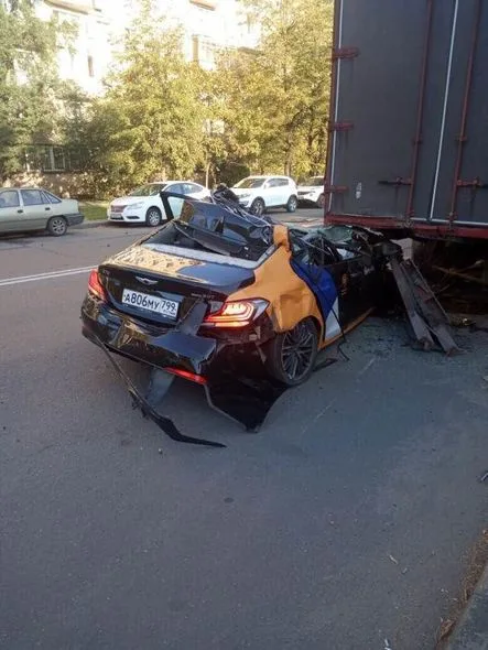 Məşhur rejissorun avtomobili "KamAZ"-ın altında qaldı- öldü