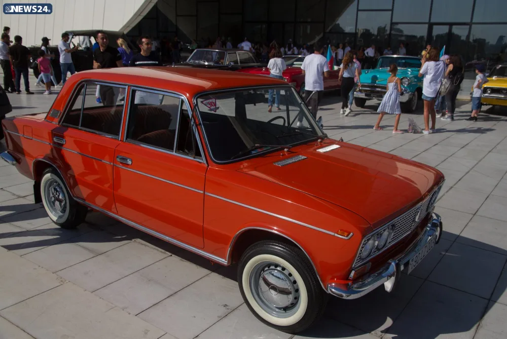 Klassik avtomobillərin yürüşü - Hacı Nurana allı-güllü maşın hədiyyə olundu - -FOTO-VİDEO