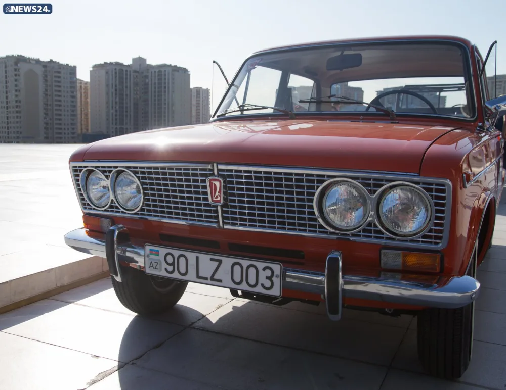 Klassik avtomobillərin yürüşü - Hacı Nurana allı-güllü maşın hədiyyə olundu - -FOTO-VİDEO