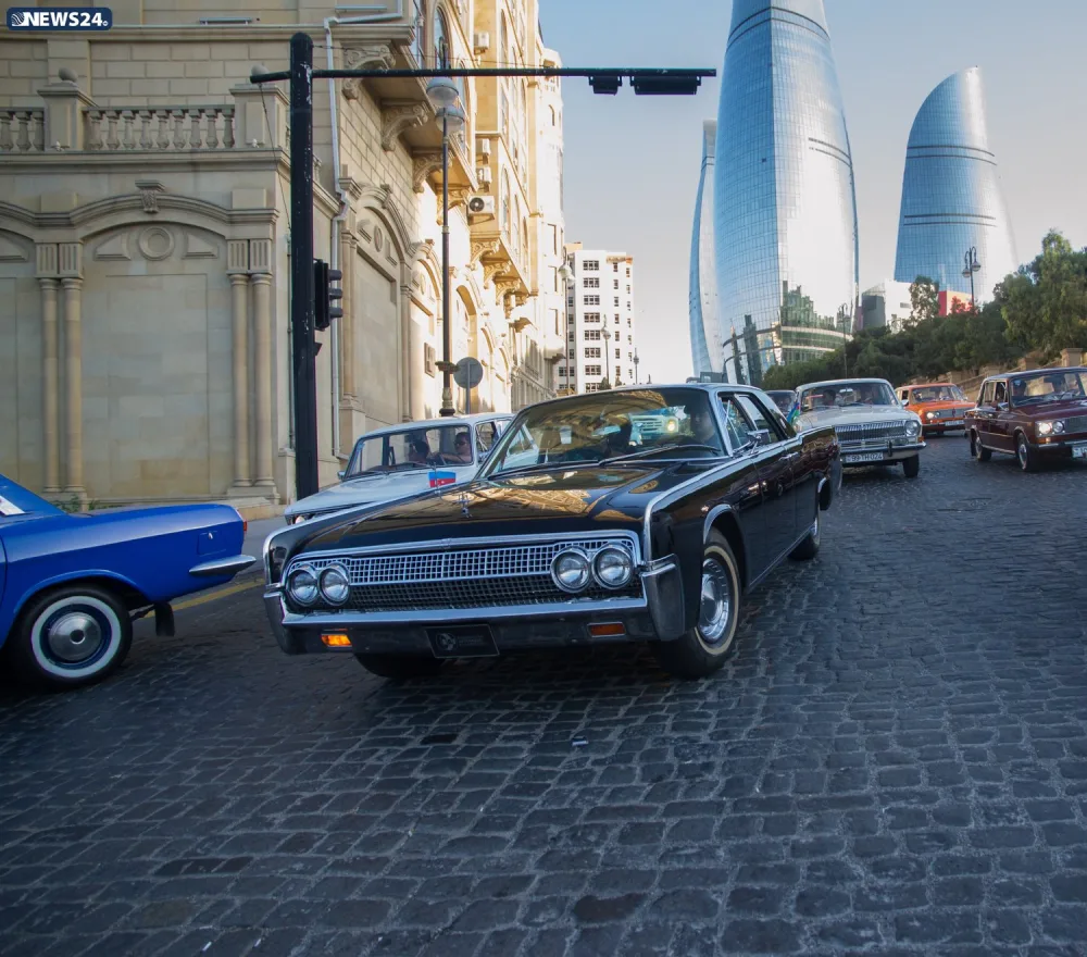 Klassik avtomobillərin yürüşü - Hacı Nurana allı-güllü maşın hədiyyə olundu - -FOTO-VİDEO