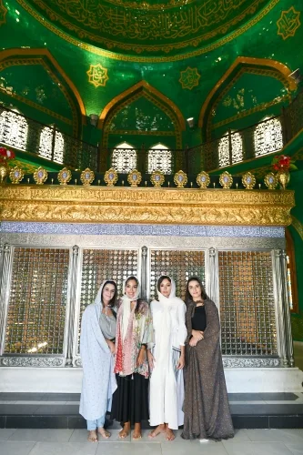 Bibiheybət ziyarətgahında Azərbaycanın Birinci vitse-prezidentinə - Qurani-Kərim hədiyyə olunub