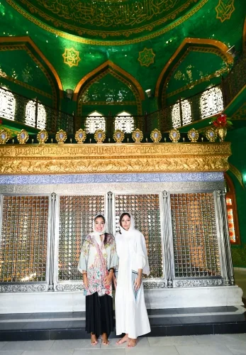 Bibiheybət ziyarətgahında Azərbaycanın Birinci vitse-prezidentinə - Qurani-Kərim hədiyyə olunub