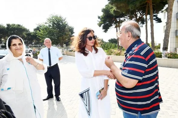Mehriban Əliyevadan doğum günündə XEYİRXAH JEST - FOTOLAR