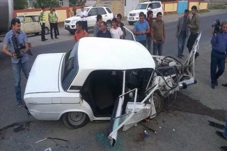 Goranboyda "Mitsubishi" və "VAZ-2106" markalı avtomobillər toqquşdu