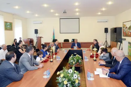 Nazir Azad Rəhimov gənc şahmatçıları təbrik etdi