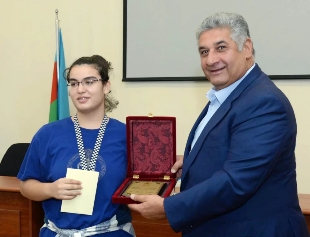 Nazir Azad Rəhimov gənc şahmatçıları təbrik etdi