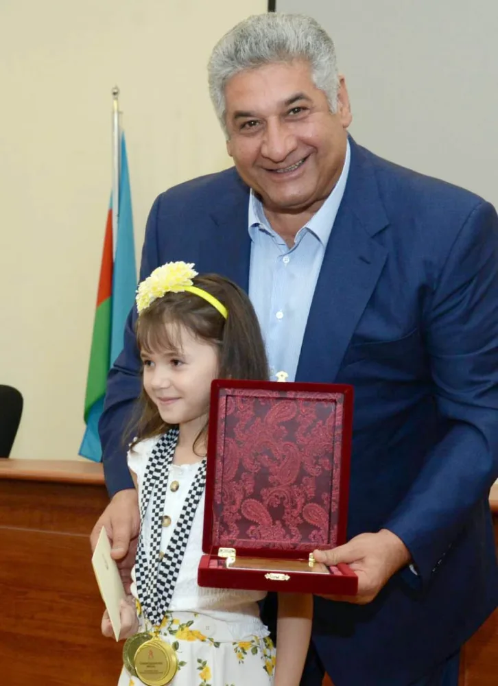 Nazir Azad Rəhimov gənc şahmatçıları təbrik etdi