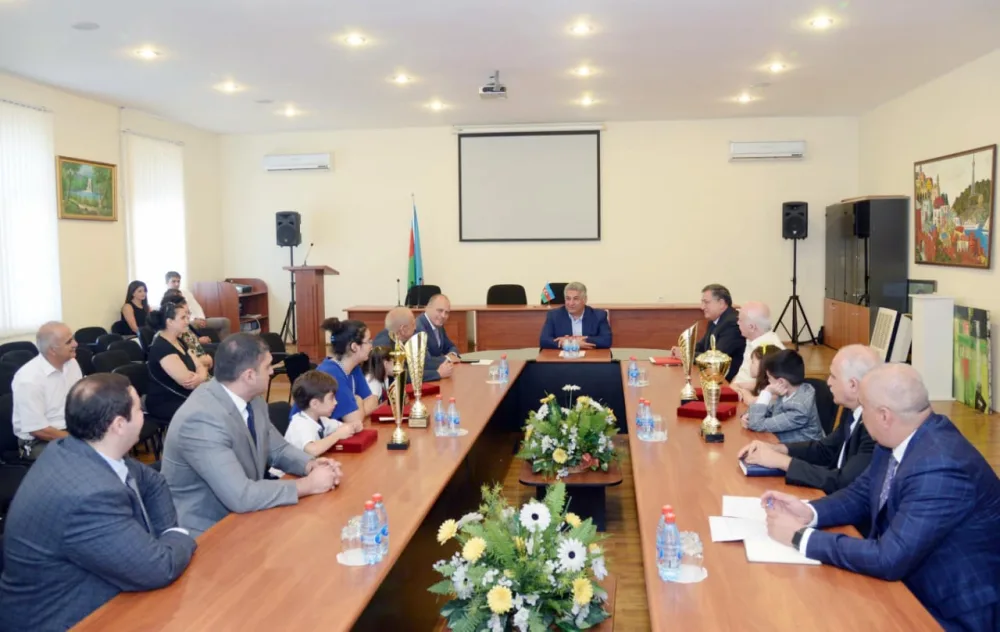Nazir Azad Rəhimov gənc şahmatçıları təbrik etdi