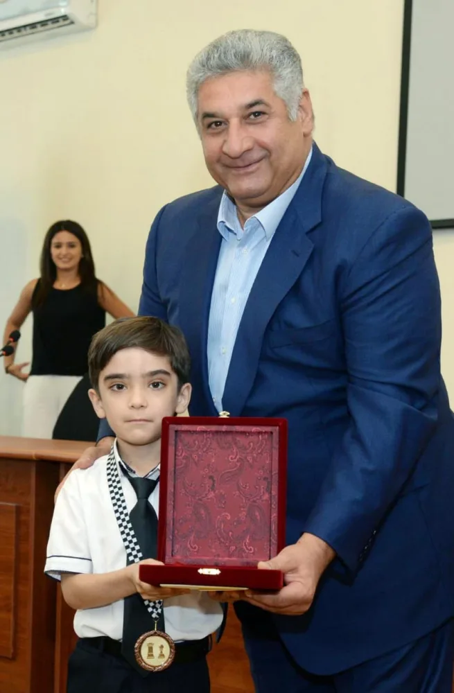 Nazir Azad Rəhimov gənc şahmatçıları təbrik etdi