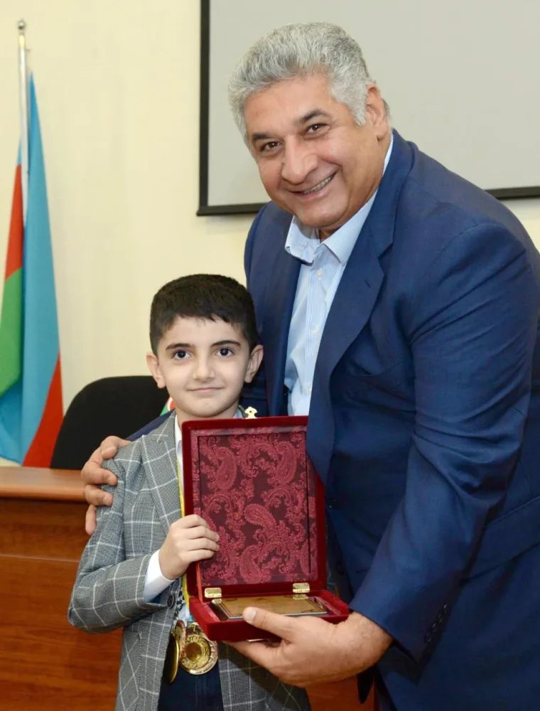 Nazir Azad Rəhimov gənc şahmatçıları təbrik etdi