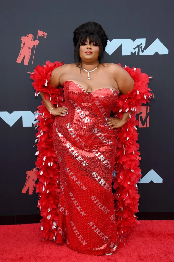 "MTV 2019" mükafatlandırmasında - ULDUZLARIN QƏRİBƏLİKLƏRİ - FOTO