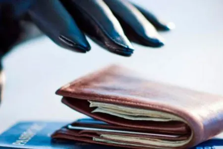 Keçmiş məhkum ofisdən 1700 manat - OĞURLADI