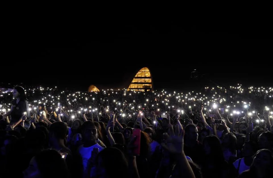Yerli məşhurlar rusiyalı ulduzla birgə - KONSERT VERDİ - FOTO