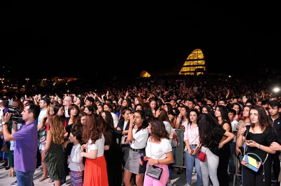 Yerli məşhurlar rusiyalı ulduzla birgə - KONSERT VERDİ - FOTO