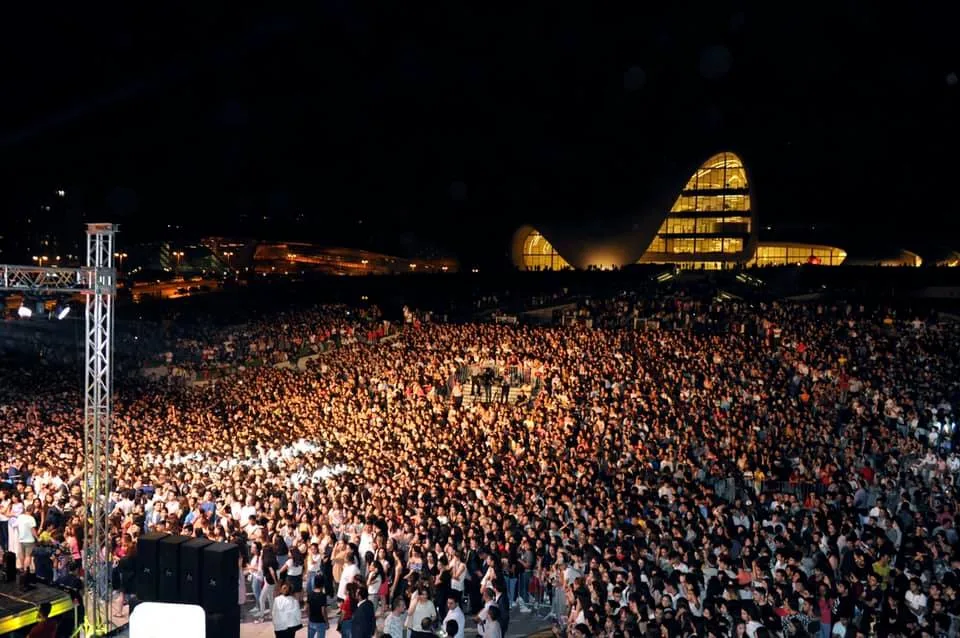 Yerli məşhurlar rusiyalı ulduzla birgə - KONSERT VERDİ - FOTO