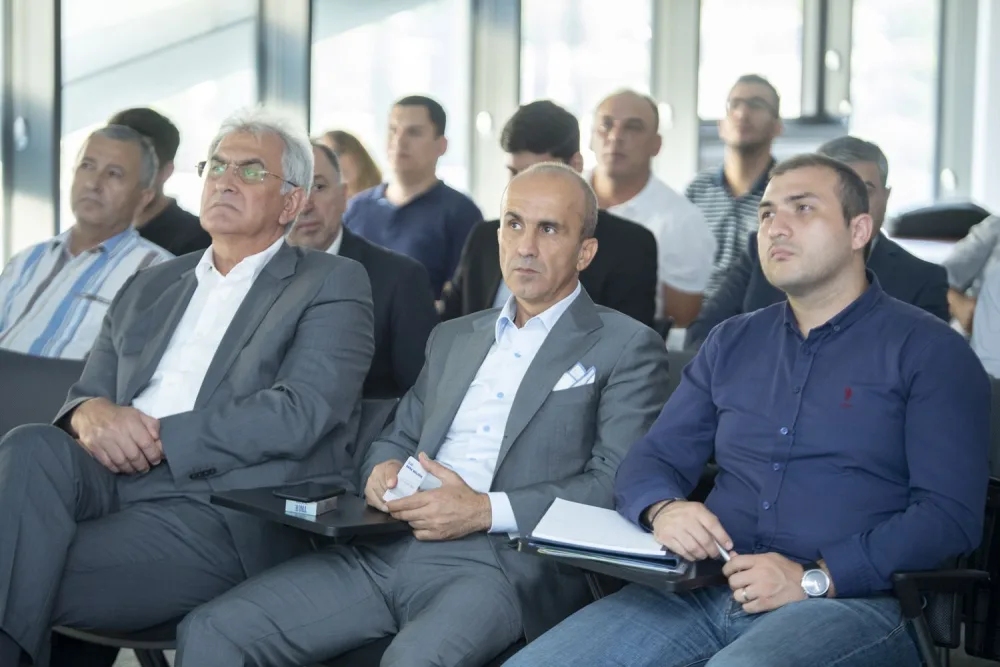 “Yeni qaydalar fermerlərin gübrəni nağdsız ödəmə ilə almasına imkan verəcək” - Mirzə Əliyev