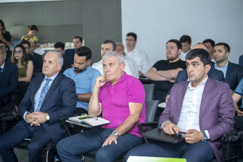 “Yeni qaydalar fermerlərin gübrəni nağdsız ödəmə ilə almasına imkan verəcək” - Mirzə Əliyev