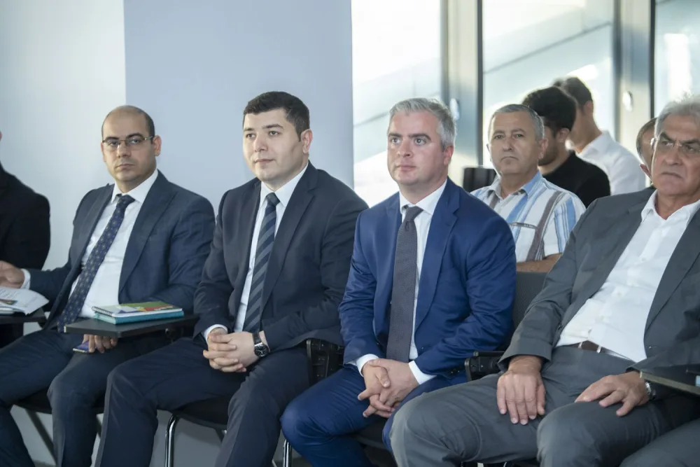 “Yeni qaydalar fermerlərin gübrəni nağdsız ödəmə ilə almasına imkan verəcək” - Mirzə Əliyev
