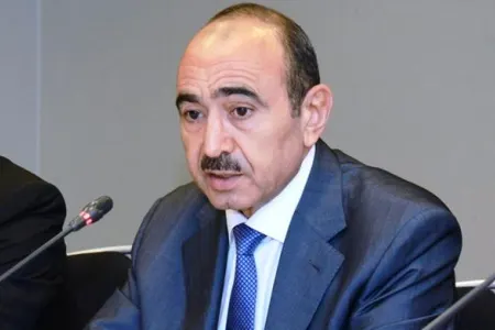 Əli Həsənov: - "Facebook-da aktiv olmağım heç kimə təəccüblü gəlməməlidir"