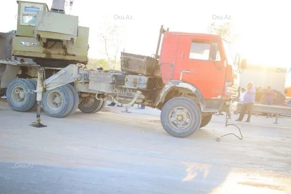 Yük maşını aşdı, Ələt yolu bağlandı - FOTOLAR