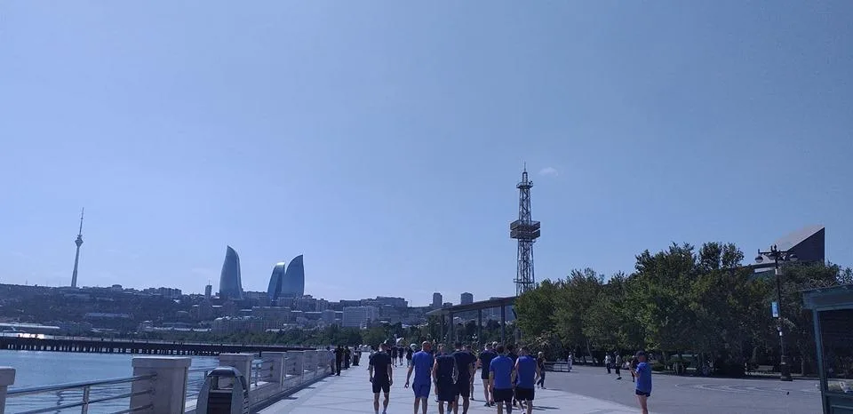 “Qarabağ”ın rəqibi "Linfild" Bakı bulvarında - Şəkillər