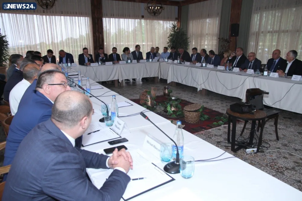 "Azərbaycanda 18 min hektar üzüm bağları salınacaq" - DƏYİRMİ MASA - VİDEO