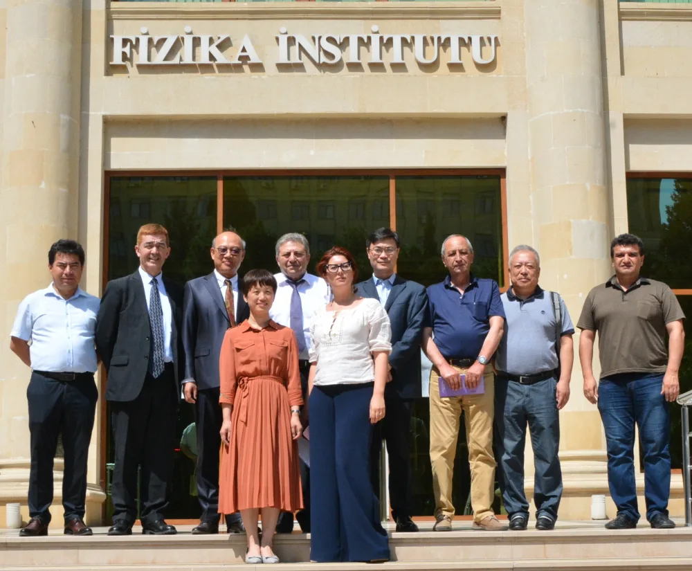 Çinli alimlər Fizika İnstitutunda - FOTOLAR